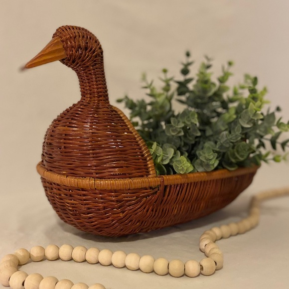 Vintage Wicker Duck Basket - Picture 2 of 4
